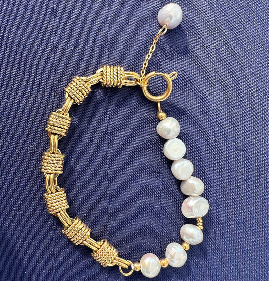 DRIP JEWELRY Blue Pearl and Chain Bracelet
