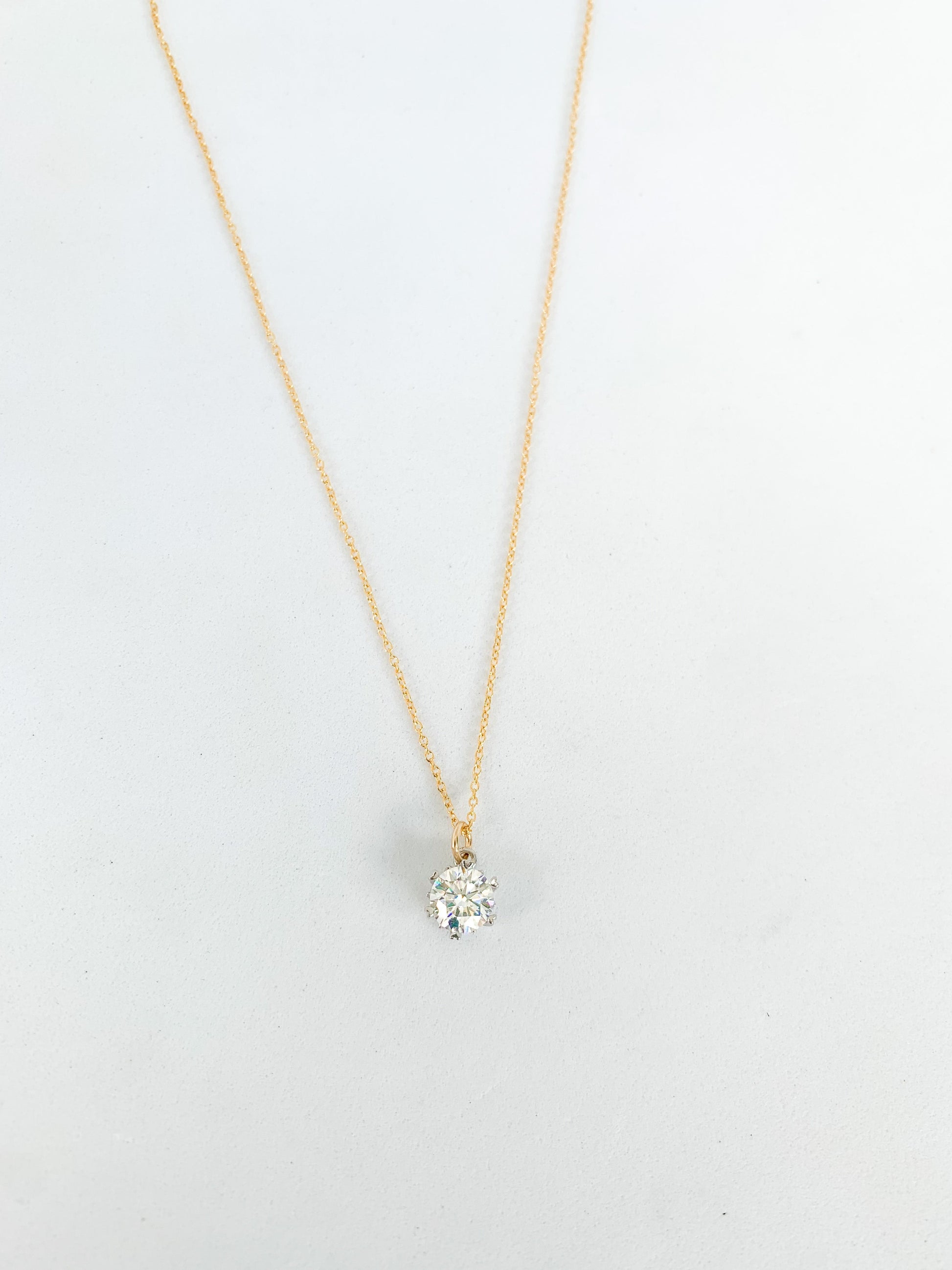 DRIP JEWELRY Moissanite Round Necklace