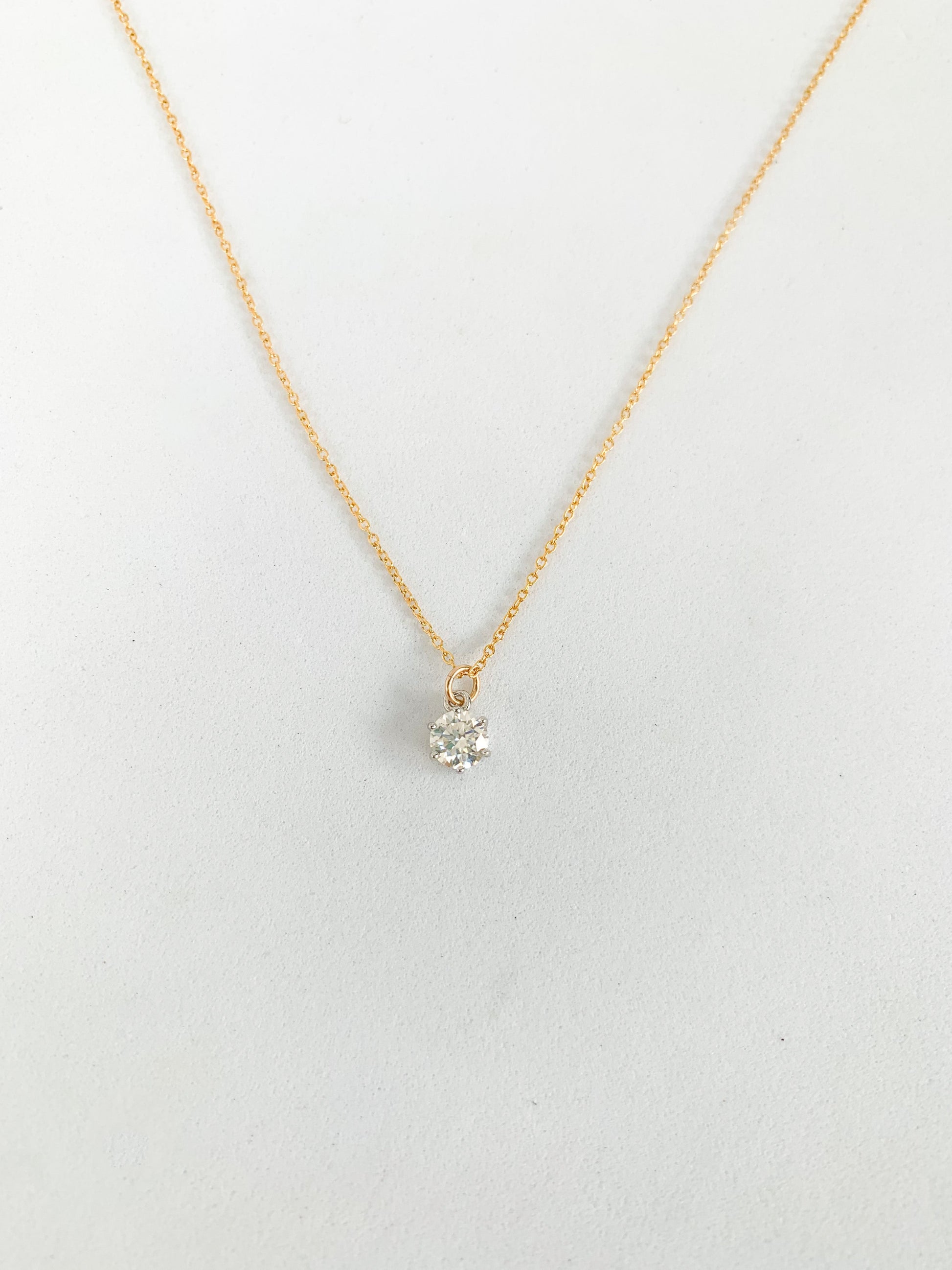 DRIP JEWELRY Moissanite Round Necklace